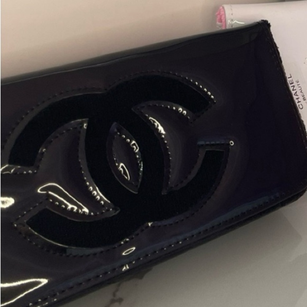 CHANEL Glossy Black Patent Leather Wallet - Picture 1 of 2